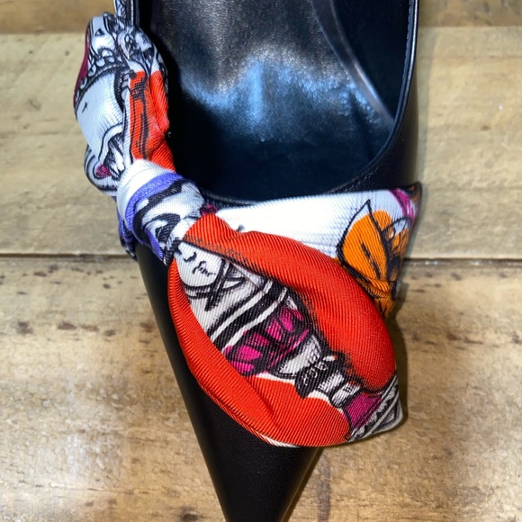 Versace Décolleté Leather Pumps w/Bow - Picture 6 of 12